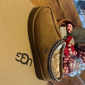 NWT. Women’s UGG Tasman Chesnut.